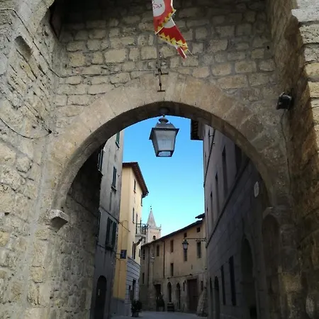 Dimora Storica A Per Scoprire I Tesori Della Val D'orcia E Della Val Di Chiana アパート サルテアーノ